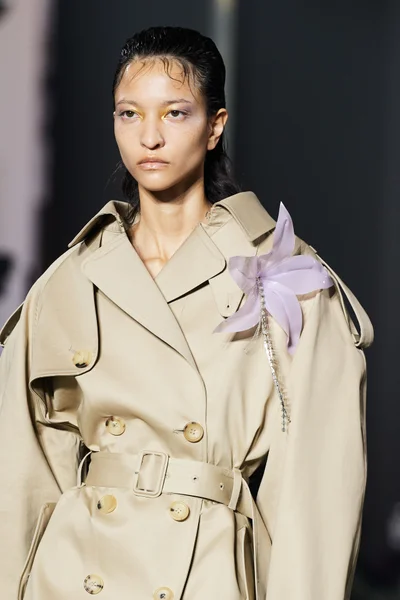 Look 7